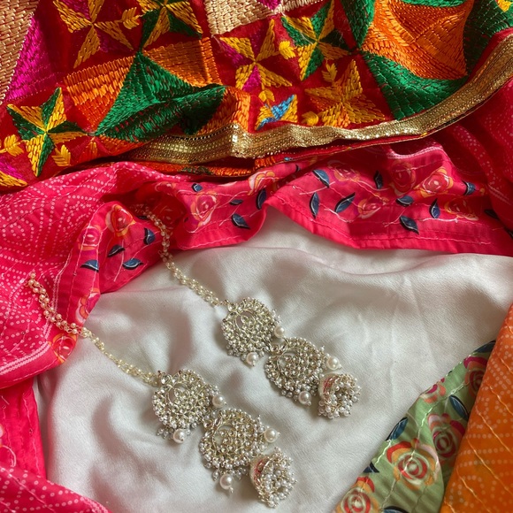 Gold & White Earrings (jhumka with sahara) - Picture 2 of 7